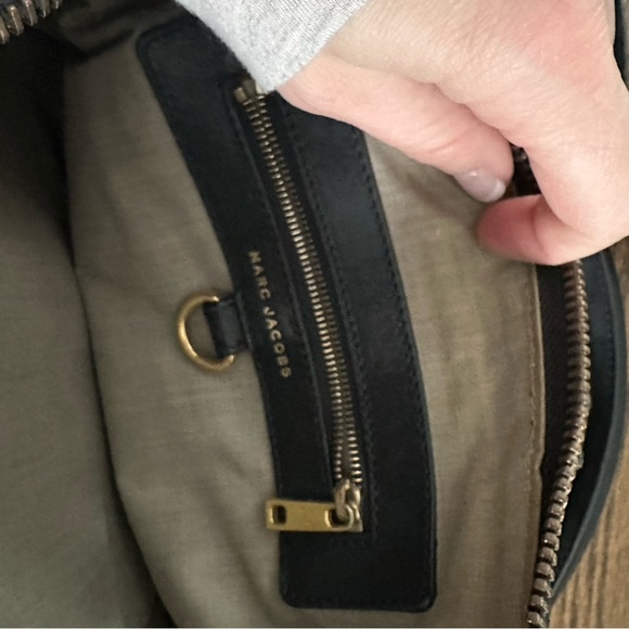 Marc Jacobs quilted two handle crossbody style bag leather - Picture 2 of 8